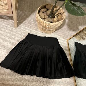 Elegant Black Pleated Gym Skirt